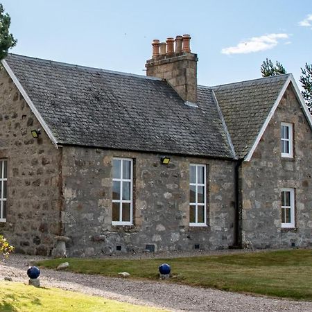 Grantown-on-Spey Dava School House Bed & Breakfast エクステリア 写真